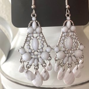 Paparazzi hook back white earrings chandelier style new never worn